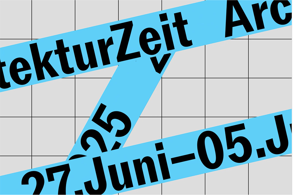 "ArchitekturZeit 2025: 27. Juni bis 05. Juli auf blauem Hintergrund."